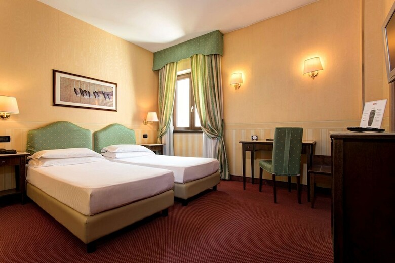 Hotel Tritone