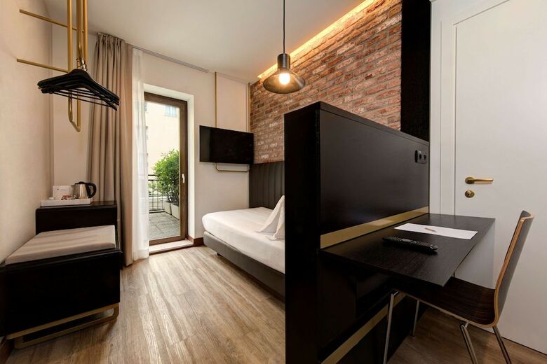 Hotel Tritone