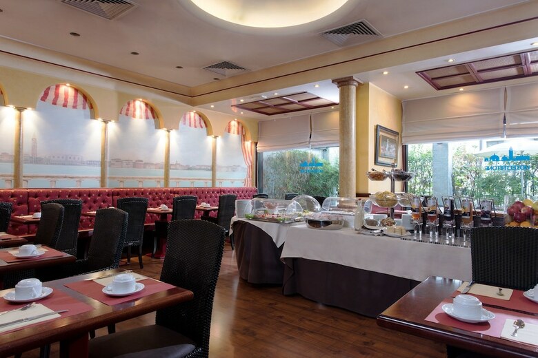 Hotel Tritone
