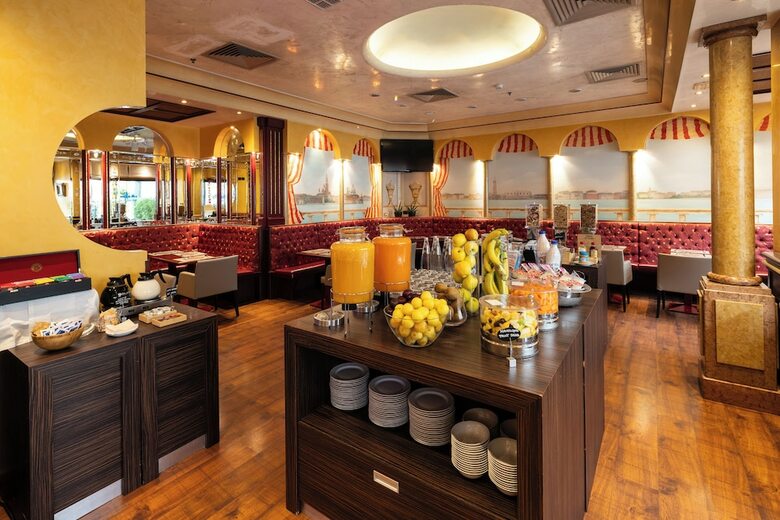 Hotel Tritone