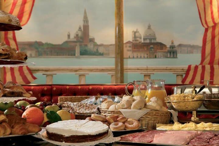 Hotel Tritone