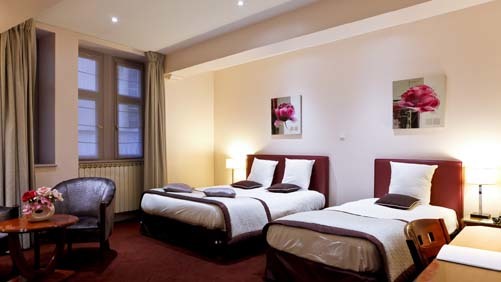 Le Phenix Hotel