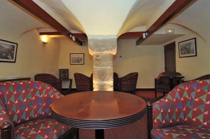 Le Phenix Hotel