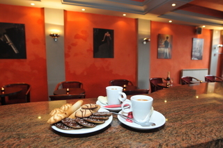 Le Phenix Hotel