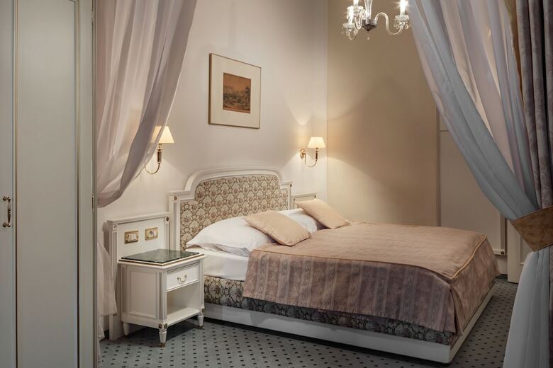 Hotel Ambassador-zlat� Husa