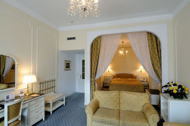 Hotel Ambassador-zlat� Husa