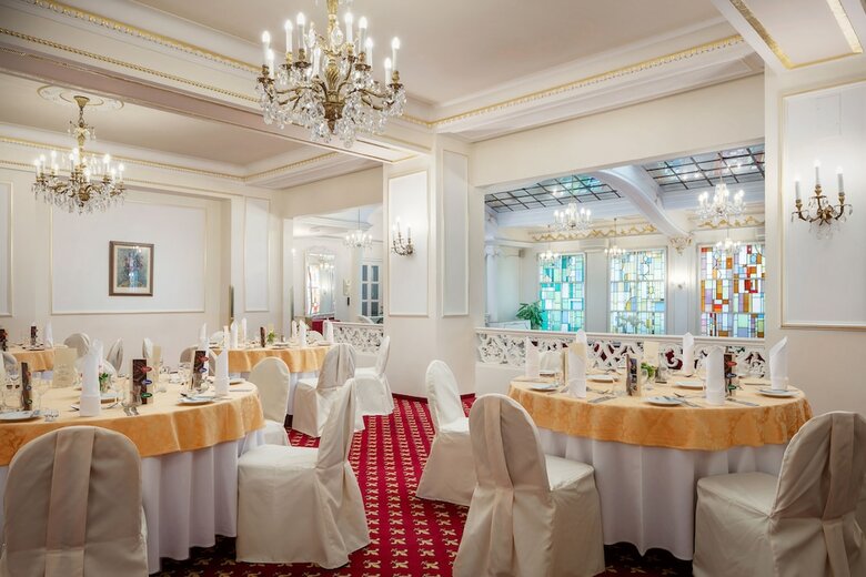 Hotel Ambassador-zlat� Husa