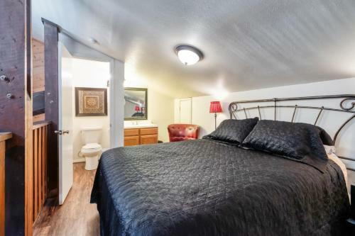 Redwood Commons B12