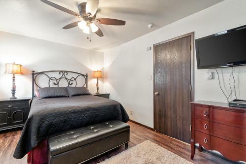 Redwood Commons B12