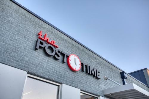 Hotel Post Time Inn