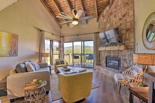 Apartamento Modern Couples Condo With Loft And Wheeler Peak View!