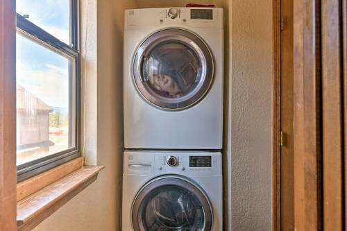 Cozy Angel Fire Townhome, 0 4 Mi To Mountain!