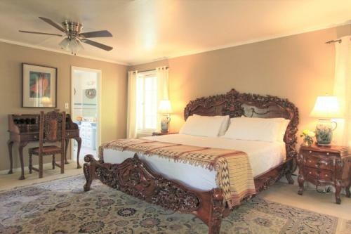 Bed & Breakfast Casa Blanca Inn And Suites