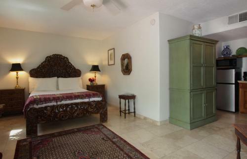 Bed & Breakfast Casa Blanca Inn And Suites