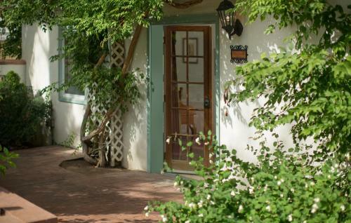Bed & Breakfast Casa Blanca Inn And Suites