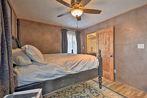Cozy Blue Adobe With Steam Room 2 Mi From Taos!