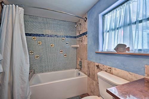 Cozy Blue Adobe With Steam Room 2 Mi From Taos!
