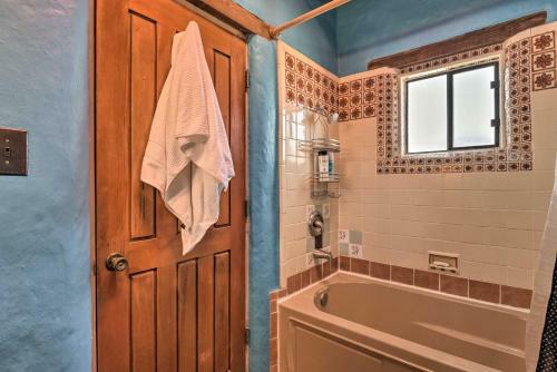 Adobe Home In Taos Area With Mtn View And Courtyard!