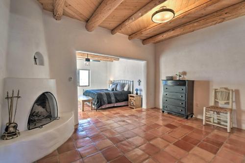Updated El Prado Home With Game Room And Mtn Views