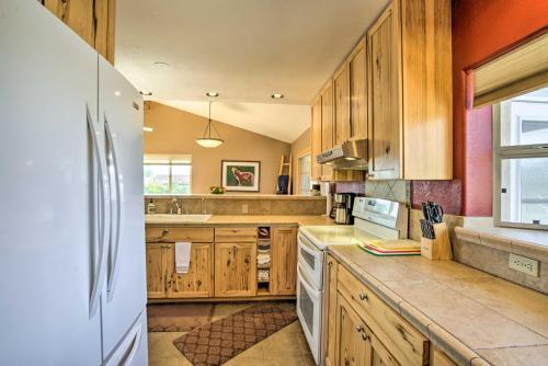 Secluded Desert Home With Fire Pit 3 Mi To Taos