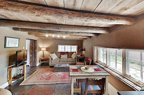 Apartamento Luxe 2-unit Hideaway - Historic Suite & Casita Duplex