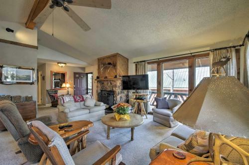 Ruidoso Cabin With Hot Tub And Golf Course Views!