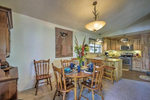 Ruidoso Cabin With Hot Tub And Golf Course Views!