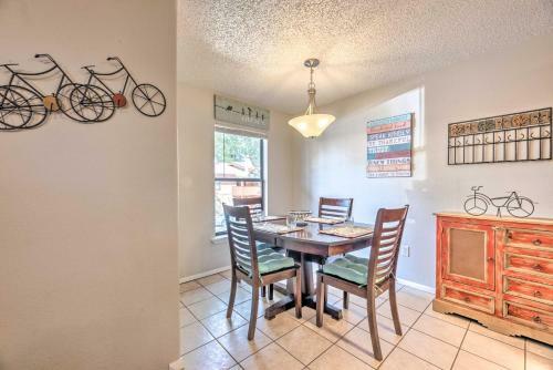 Apartamento Cozy Retreat With Deck - 2 5 Mi To Cedar Creek!