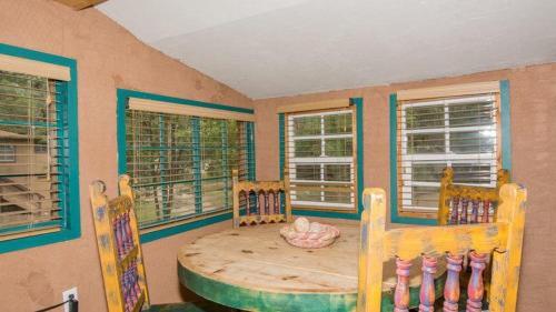 Whispering Pine Cabins-cabin Fever