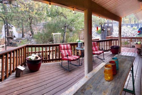 Quiet Ruidoso Hideaway - 2 Mi To Grindstone Lake!