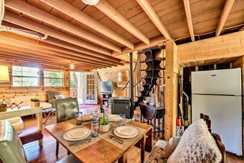 Quirky, Secluded Ruidoso Cabin 18mi To Ski Apache