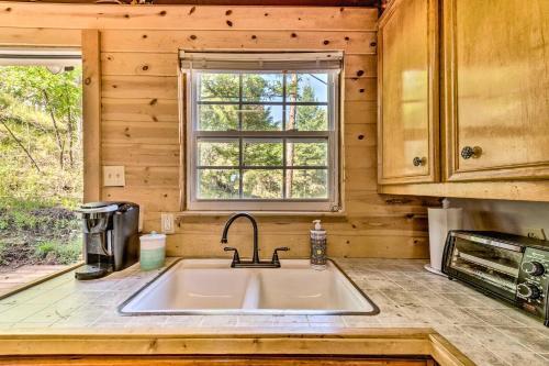 Quirky, Secluded Ruidoso Cabin 18mi To Ski Apache