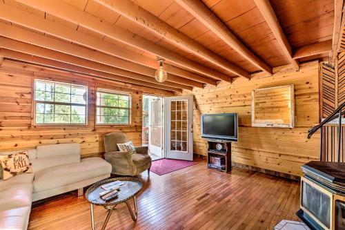 Quirky, Secluded Ruidoso Cabin 18mi To Ski Apache
