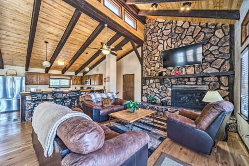 Apartamento Modern Mtn Condo Game Room, Bbq, Fireplaces!