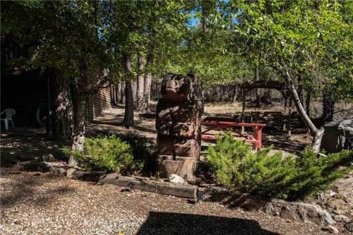 Cozy Bear 6, 1 Bedroom, Fireplace, Midtown, Sleeps 4