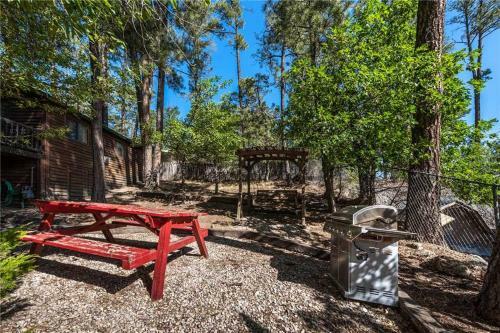 Cozy Bear 8, 1 Br, Fireplace, Midtown, Grill, Sleeps 4