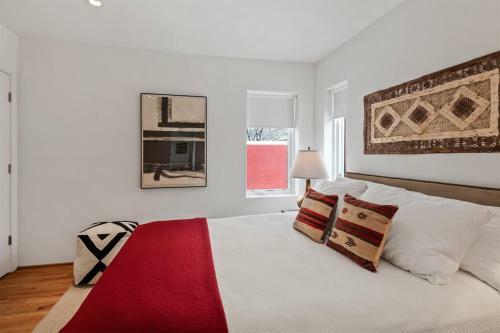Casa Rojo - Sleek And Comfortable, Blocks From The Plaza