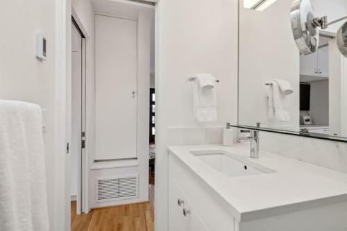 Casa Rojo - Sleek And Comfortable, Blocks From The Plaza