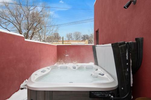 Casa Rojo - Sleek And Comfortable, Blocks From The Plaza