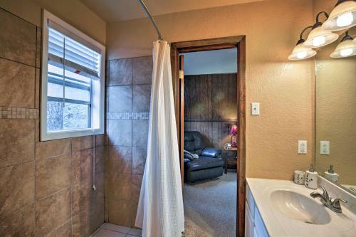 Ruidoso Downs Cabin With Deck Less Than 3 Miles To Race Track