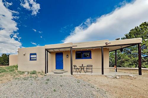 Peaceful Mountain-view Retreat On 3 Acres Home
