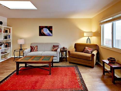 Bishops Lodge Apartment Unit 18 Apts