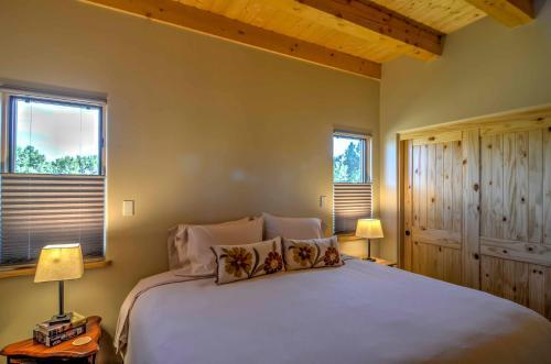 Hidden Santa Fe Gem - Nestled In Tesuque Hills!