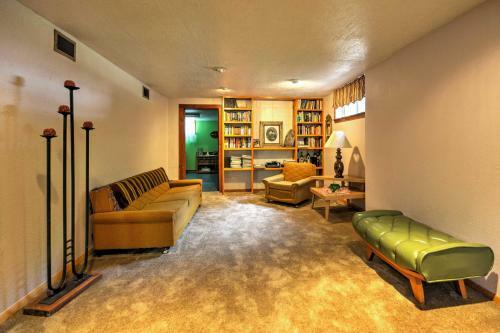 Bright Springer House With Patio And Orchard Views!