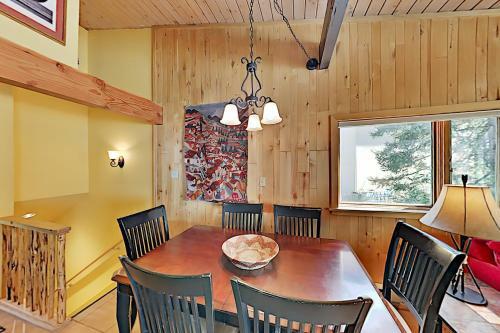 Apartamento Updated Mountainside Condo With Hot Tub Condo