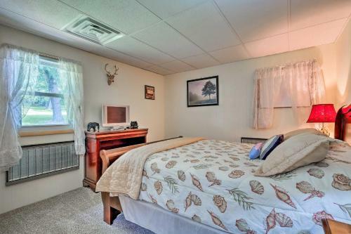 Quiet Home With Beach Access On Great Sacandaga Lake