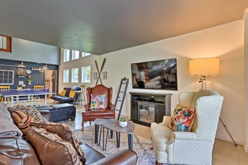 Luxe Lakefront Family Cottage With Private Dock