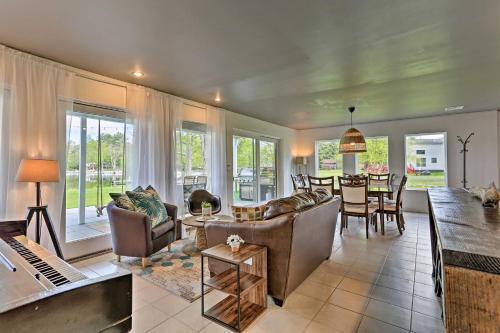 Luxe Lakefront Family Cottage With Private Dock