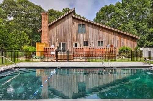 Beautiful East Hampton Home With Hot Tub And Pool!