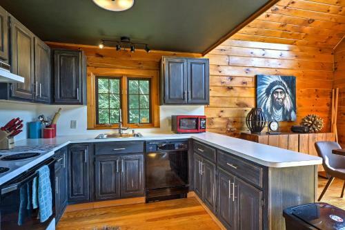 Catskill Chalet Cabin About 3 Mi From Belleayre Resort!